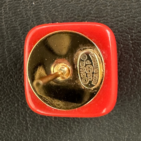 【CHANEL】Stud Earrings - Picture 3 of 9